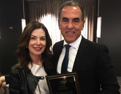 Dr. Soares receiving the 2019 Outstanding  Research Award