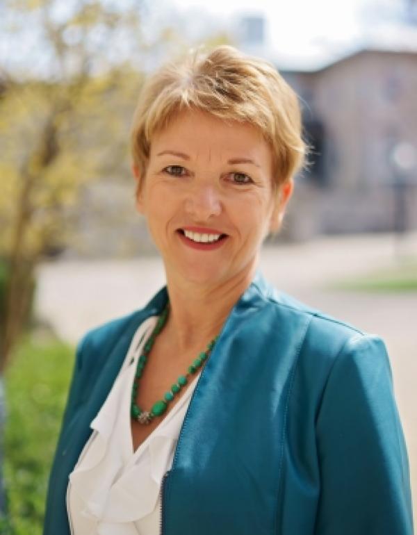 Dr.   Michela David