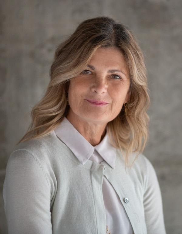 Dr.   Anne Duffy